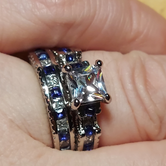 His & Her Rings - Picture 4 of 5